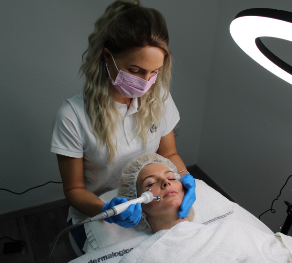 Kosmetikstudio Angelika - Gesichtsbehandlung - Aqua Facial Hautreinigung